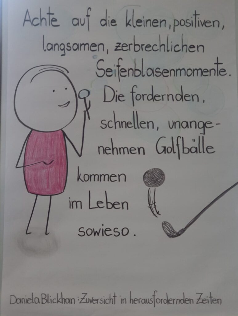 Eine handgezeichnete Skizze eines Strichmännchens, das Seifenblasen pustet, daneben ein Text über „Seifenblasenmomente“